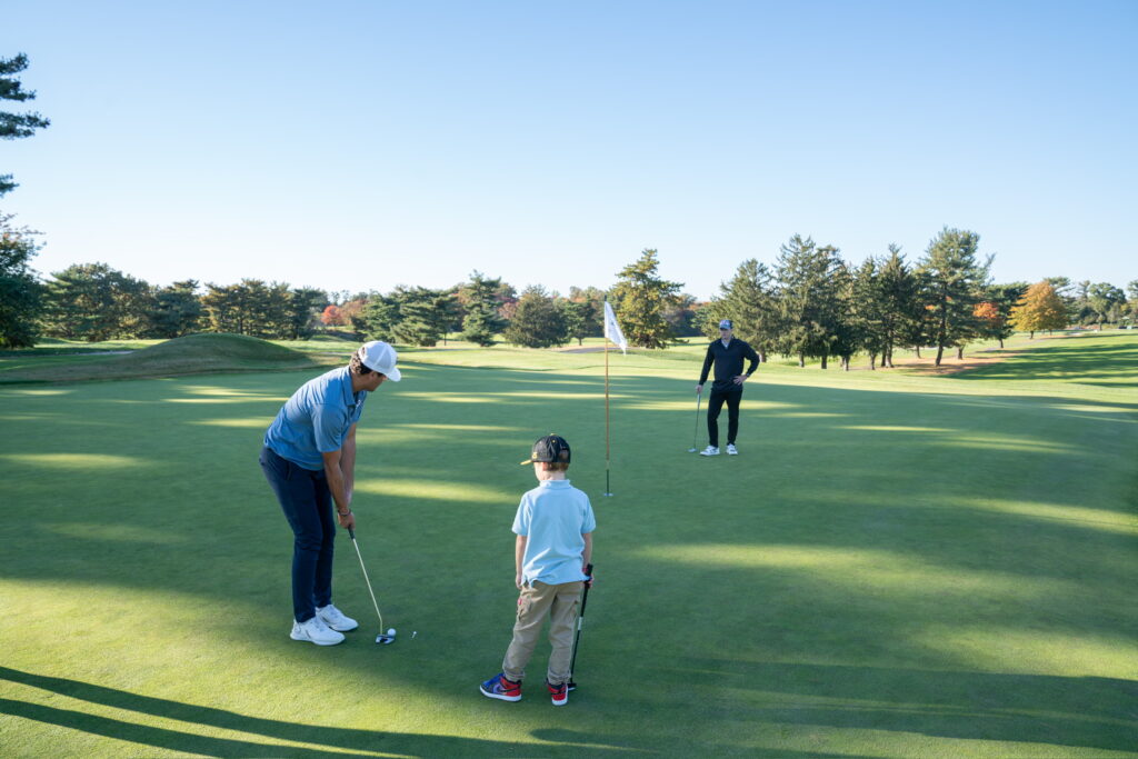 Blake watching a putt